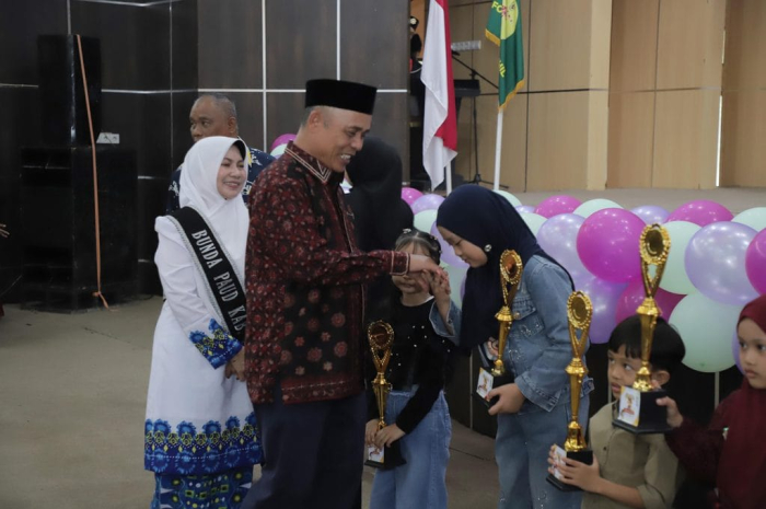 Puncak HAN 2026, Bupati Herman Kukuhkan Forum Anak Inhil Periode 2026–2028
