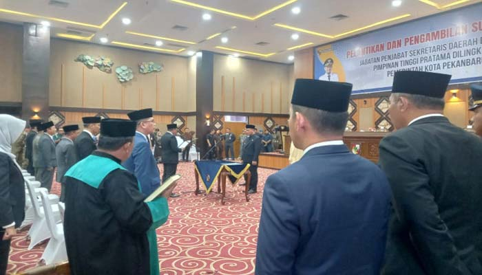 Walikota Pekanbaru Lantik Pj Sekdako dan 27 Pejabat Eselon II