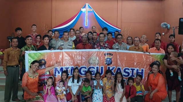 Diapresiasi Jemaat, Giat Minggu Kasih Polresta Sambangi Gereja GPI Elbenhaizer Jalan Nelayan Rumbai