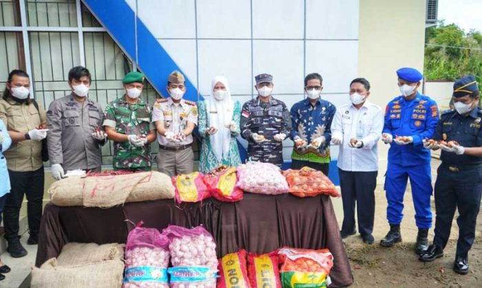 Tegaskan Kepatuhan Karantina, Wabup Yuliantini Musnahkan 48,39 Ton Pangan Ilegal di Inhil