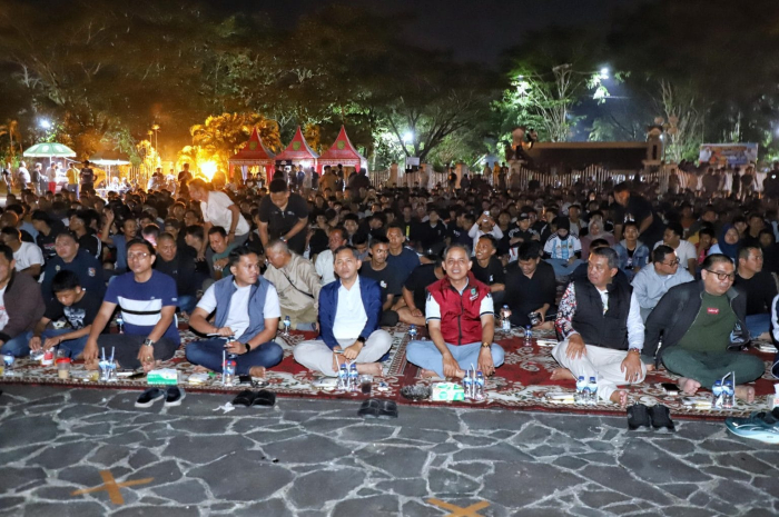 Bupati Inhil Nobar Final Piala Dunia 2026 Bersama Warga