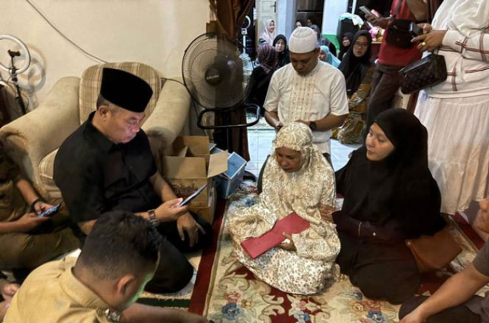 Sampaikan Duka Cita Mendalam, Pj Sekda Wakili Wako Pekanbaru Melayat ke Rumah Duka Korban Jambret