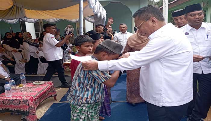 Bupati Rohil Tinjau Sunat Massal di Bagan Sinembah Utara, Janjikan Pembangunan Jalan dan Sekolah