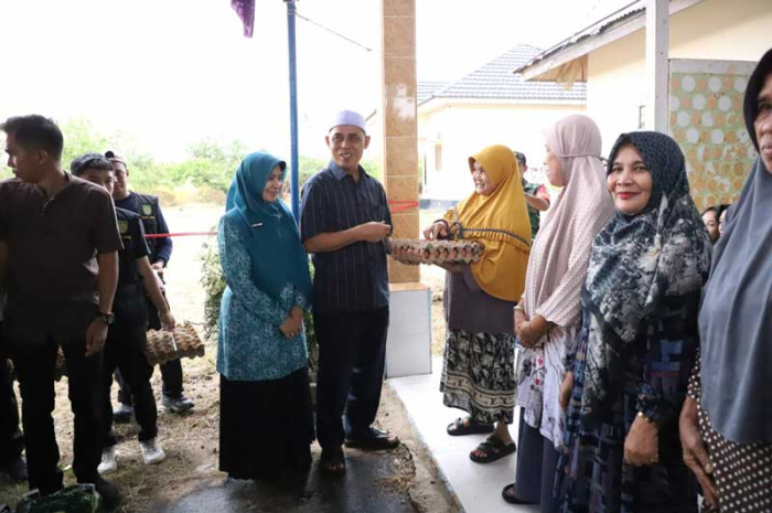 Tinjau Operasi Pasar Murah di Kuindra, Bupati Inhil Berharap Ringankan Kebutuhan Masyarakat