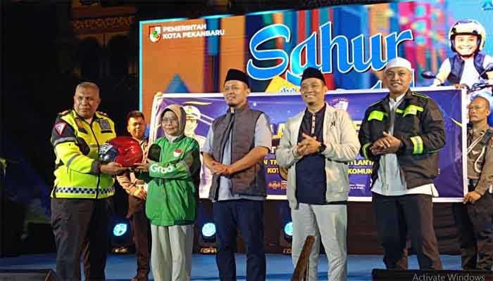 Sahur On The Road Ditlantas Polda Riau Kampanyekan Keselamatan Bersama 1.500 Driver Ojol di Pekanbaru