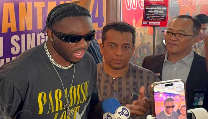 Melly Mike Disambut Meriah di Pekanbaru untuk Hadiri Festival Pacu Jalur Nasional 2025