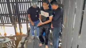 Satu Ditangkap, 3 Kabur Cebur Diri ke Sungai Siak, Polisi Gerebek Kampung Dalam