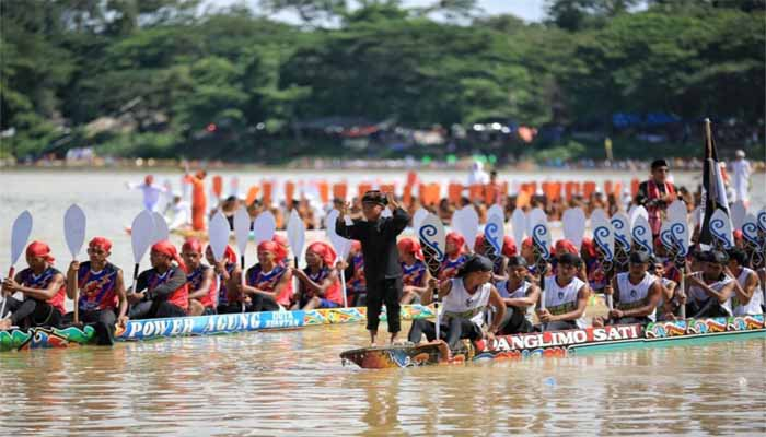 Festival Pacu Jalur 2025 Hadirkan 228 Jalur di Tepian Narosa Kuantan Singingi
