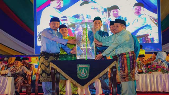 Tutup MTQ XLII Tingkat Provinsi Riau 2024, Kafilah Kota Pekanbaru Raih Juara Umum