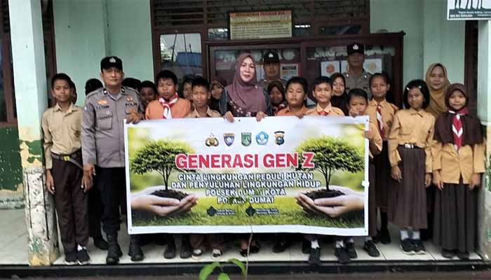 Polsek Dumai Kota Gelar Penanaman Pohon Bersama Siswa SDN 003 Sukajadi