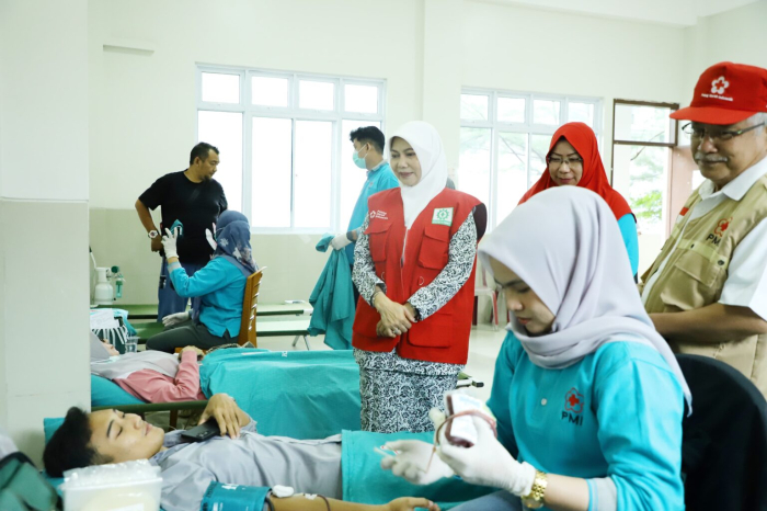 Hj. Katerina Susanti Tinjau Pelaksanaan Donor Darah PMI