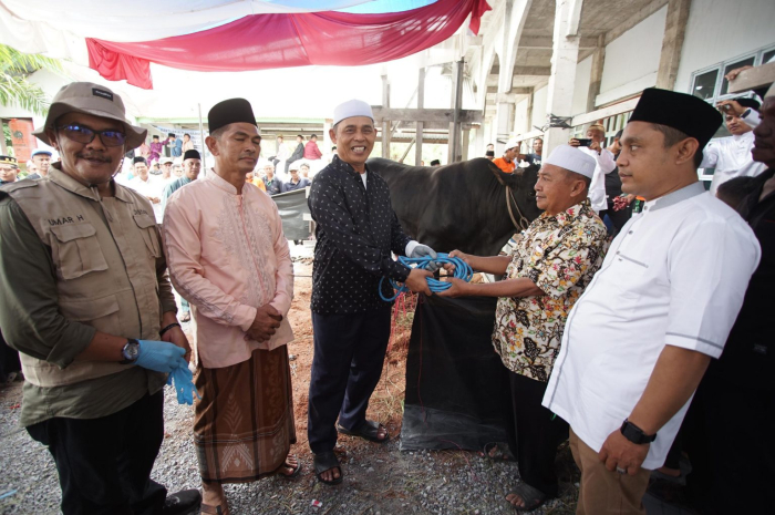 Bupati Herman Shalat Idul Adha bersama Masyarakat Keritang