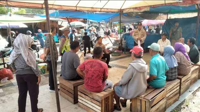 Tampung Keluhan Masyarakat, Jumat Curhat Polresta Sambangi Pedagang Pasar Agus Salim