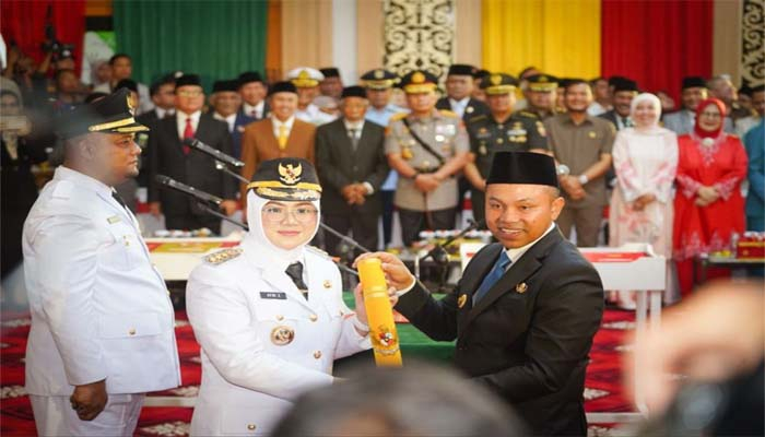  Gubernur Riau Lantik Bupati dan Wakil Bupati Siak Terpilih