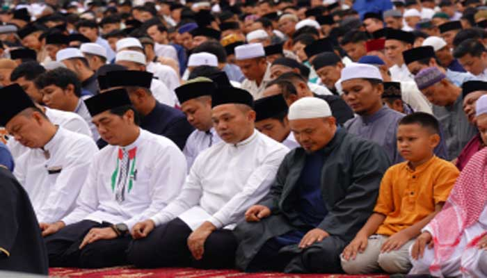 Salat di Masjid Raya Annur, Gubernur Riau Ajak Warga Jadikan Iduladha sebagai Momentum Kepedulian Sosial