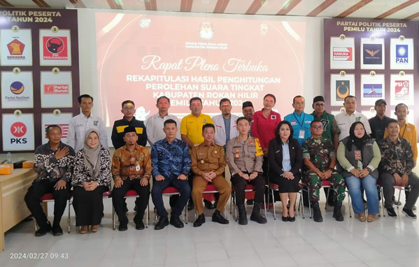 Hadiri Rapat Pleno Terbuka Rekapitulasi Suara Tingkat Kabupaten, Bupati Rohil Apresiasi Kinerja KPUD