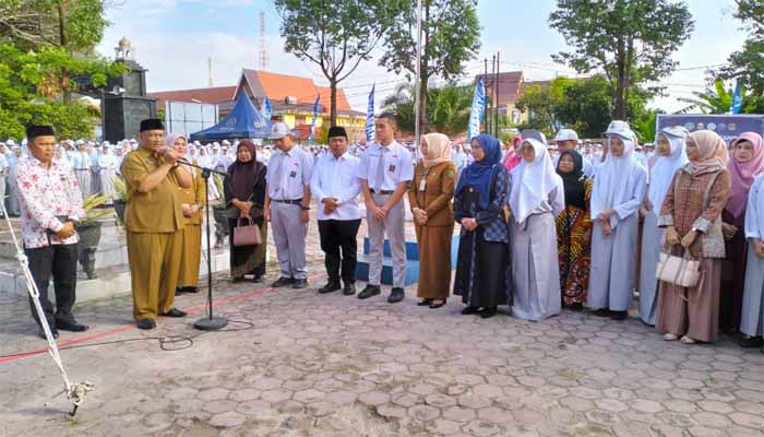 Sedih Haru Pelepasan dan Penyerahan 437 Siswa Kelas XII SMAN 8 Pekanbaru