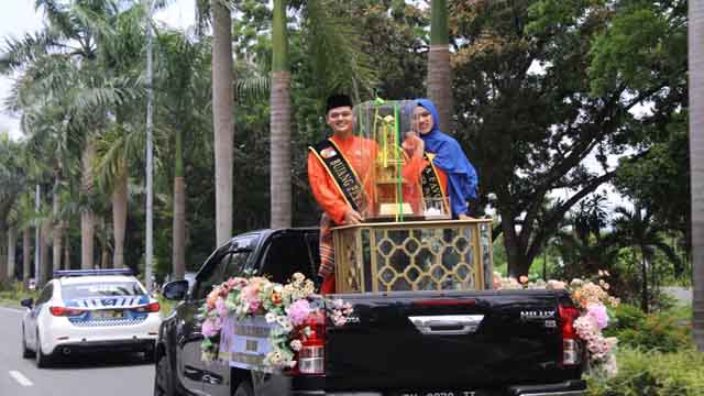 Sukses Raih Juara Umum MTQ Ke-42 Provinsi Riau, Piala MTQ Riau Diarak Keliling Kota Pekanbaru