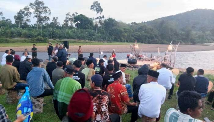 Polda Riau Gelar Bakti Religi dan Peduli Lingkungan di Tanjung Belit Sambut Hari Bhayangkara ke-79