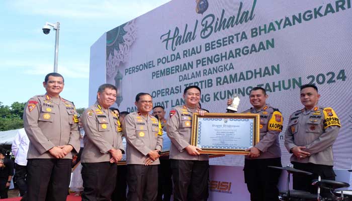 Kapolres Dumai Terima Penghargaan Ops TR dan LK 2024 Polda Riau