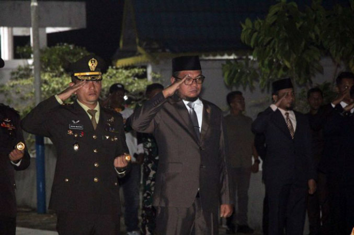 Ketua DPRD Inhil Hadiri Apel Kehormatan dan Renungan Suci dalam Rangka HUT ke-81 Kemerdekaan RI