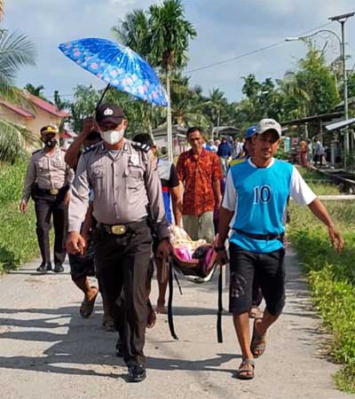 Alami Sakit Keras, Nenek Induk Naga Diboyong Polisi ke Rumah Sakit